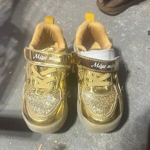Gold heelies